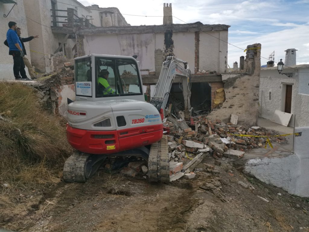 Derribo de vivienda en Capileira